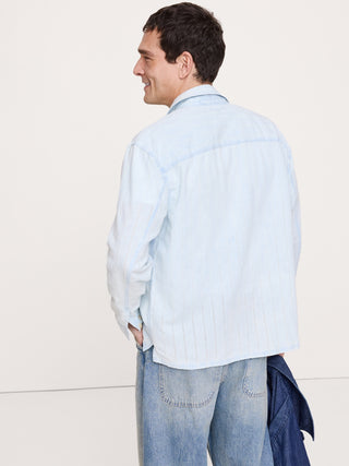 Camisa Resort de mezclilla de corte relajado y manga larga.