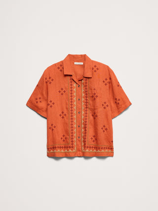 Camisa Resort de lino bordada.