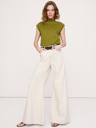 Top de algodón sedoso con cuello simulado.
