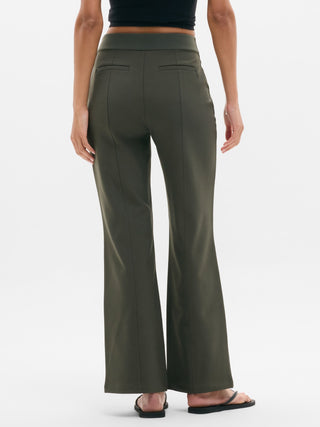 Pantalón Recto Talle Alto Bolsillos Traseros