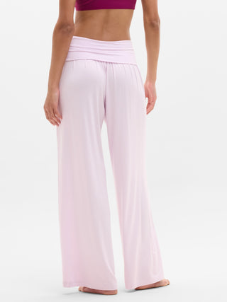 PANTALÓN DRAPEADO DE TIRO MEDIO.