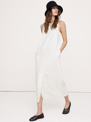 Vestido midi recto de mezclilla.
