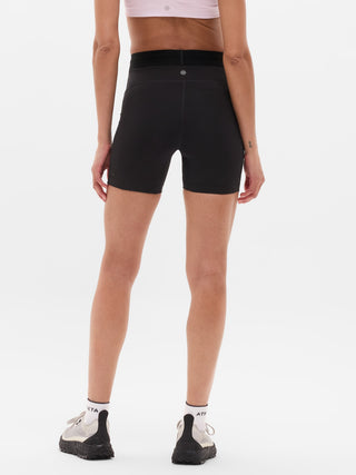 Pantalón corto Run Club de 5".