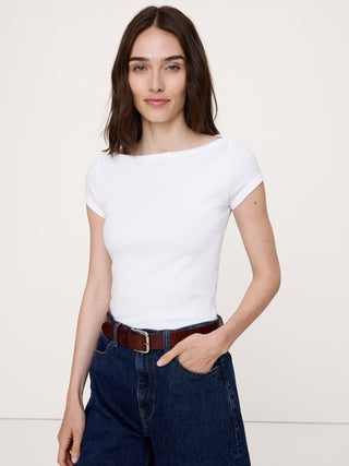 Top de canalé con cuello barco.