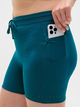 Pantalón corto Run Club de 5".
