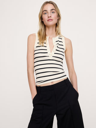 Camiseta sin mangas Henley de canalé.