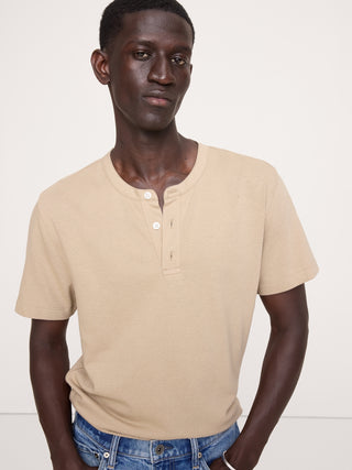 Camiseta henley de malla.