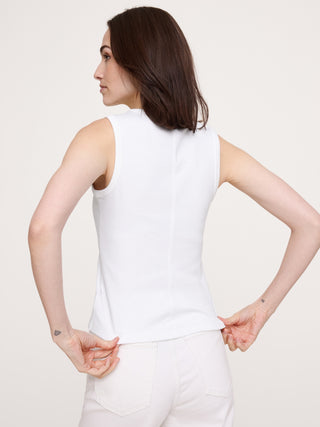 Camiseta sin mangas minimalista de algodón con cuello en V.