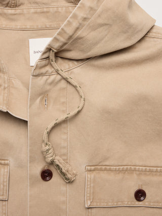 Sobrecamisa con capucha de sarga de algodón.