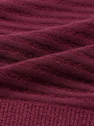 Polo tipo suéter con rayas texturizadas.
