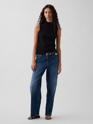 Camiseta sin mangas moderna con cuello alto.