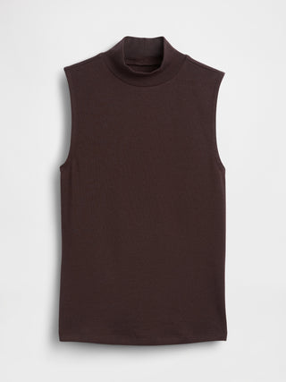 Camiseta sin mangas moderna con cuello alto.
