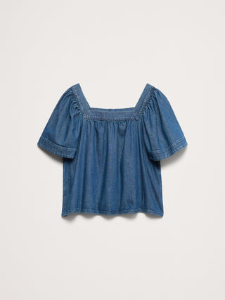 Top de cambray con cuello cuadrado.