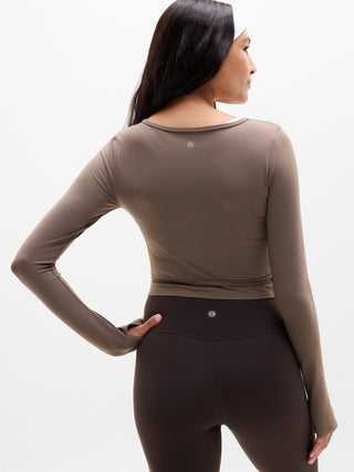 Camiseta Deportiva con Detalle Cruzado