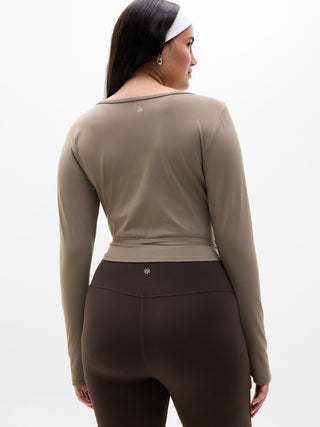 Camiseta Deportiva con Detalle Cruzado