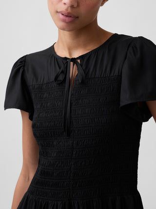 Vestido mini con smocking y manga volante.