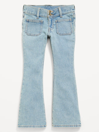 Jeans de tiro bajo con pierna acampanada para niñas.