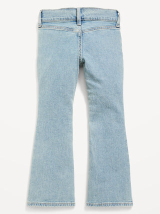 Jeans de tiro bajo con pierna acampanada para niñas.