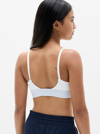 Sostén ajustable Athleta Girl High Speed Logo.