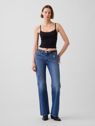 Jeans acampanados de corte relajado y tiro medio.