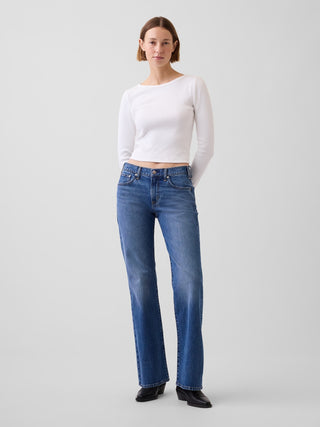 Jeans acampanados de corte relajado y tiro medio.