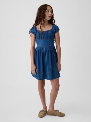 Vestido de mezclilla de manga abullonada para niños.