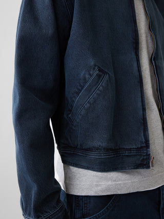 Chaqueta de mezclilla de corte holgado y cuadrado, estilo workwear.