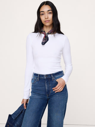 Camiseta de canalé con cuello redondo.