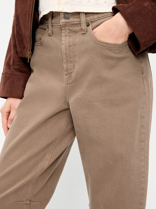 Jeans tipo barril holgados de tiro alto.