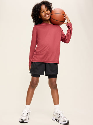 Shorts de rendimiento de malla 2 en 1 para niños.
