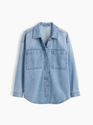 Chaqueta camisera oversized de mezclilla.