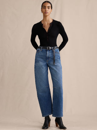 Mid-Rise Barrel Ankle Jean.