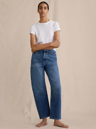 Mid-Rise Barrel Ankle Jean.