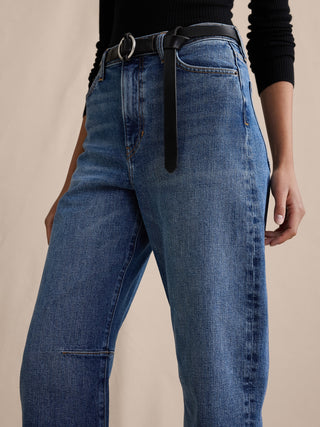 Mid-Rise Barrel Ankle Jean.