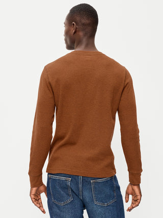Camiseta henley de manga larga de waffle.