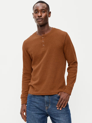 Camiseta henley de manga larga de waffle.