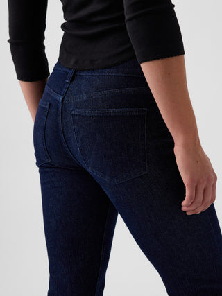Jeans slim rectos de tiro bajo, estilo años 90.