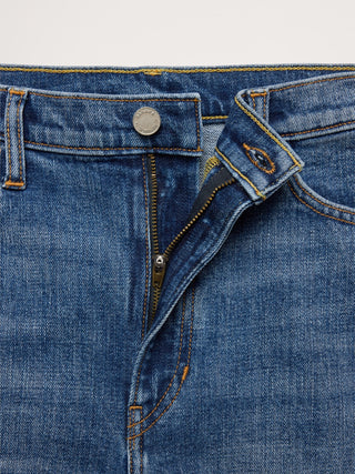 Mid-Rise Barrel Ankle Jean.