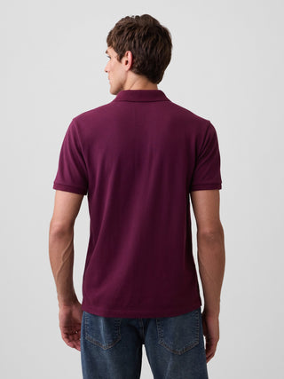 Playera polo de piqué elástico.
