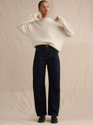 Mid-Rise Barrel Ankle Jean.