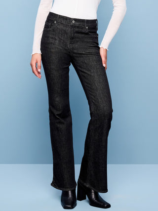 Jeans de tiro alto acampanados.