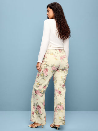 Jeans extra de tiro alto y pierna ancha.