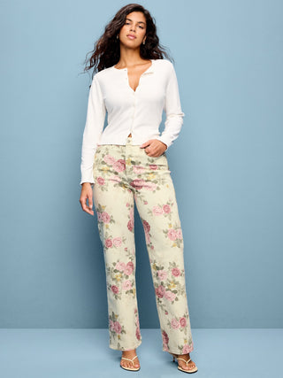Jeans extra de tiro alto y pierna ancha.
