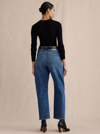 Mid-Rise Barrel Ankle Jean.
