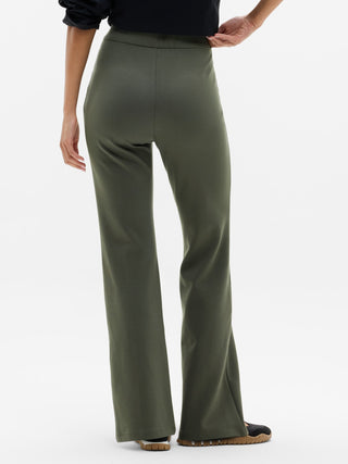 Pantalón Sport Ponte acampanado.