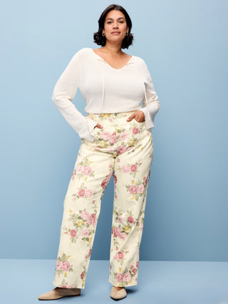 Jeans extra de tiro alto y pierna ancha.