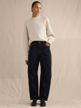 Mid-Rise Barrel Ankle Jean.