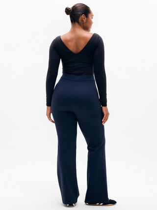 Pantalón Sport Ponte acampanado.