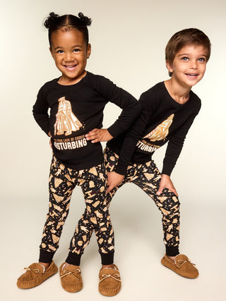 Pijama Old Navy x Star Wars™ de corte ajustado para niños pequeños y bebés.