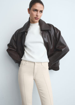 Jeans Flare Talle Medio con Bolsillos